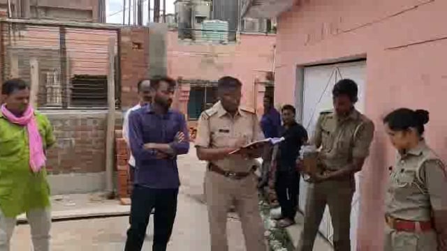 बीमारी से परेशान अधेड़ महिला ने फाँसी लगाकर दी जान