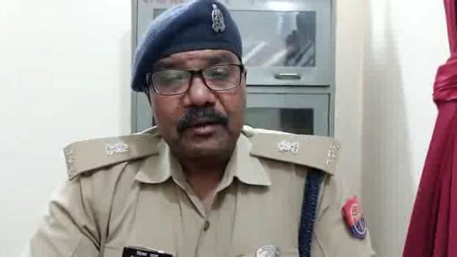 थाना दिबियापुर के अंतर्गत फफूंद रोड पर गारमेंट्स के शोरूम पर शॉर्ट सर्किट से आग लगने अपर पुलिस अधीक्षक द्वारा दी जानकारी