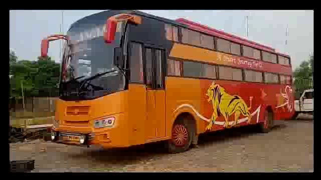 जनपद बहराइच थाना नानपारा क्षेत्र अवैध रूप से चल रही डबल डेकर बस पकड़ी गई थी 
बड़ी बड़ी दुर्घटना जनपद में हुई जब मीडिया क