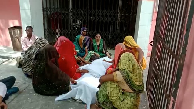 बेला थाना के पुरवा ताल गांव में खेत मे काम कर रहे किसान की सांड के हमले से हुई मौत