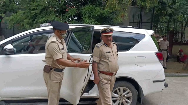 मुंगेर प्रक्षेत्र के पहुंचे डीआईजी संजय कुमार लखीसराय अनुमंडल कार्यालय परिसर में दिया गया गॉड ऑफ ऑनर