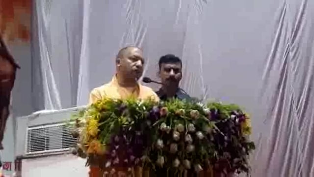 रायबरेली फिरोज़ गांधी ऑडिटोरियम पहुंचे सीएम योगी,राणा बेनी माधव सिंह स्मारक समिति के कार्यक्रम में पहुंचे योगी।