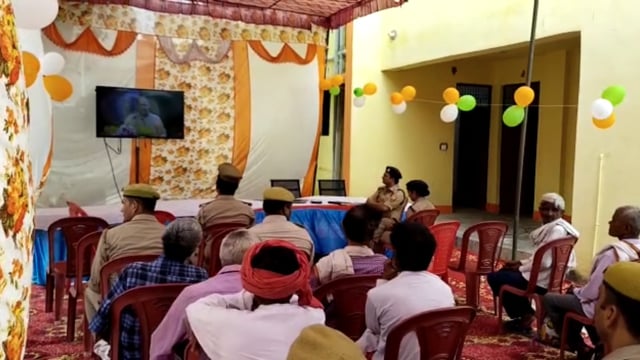 कोसीकला के थाना परिसर में मुख्यमंत्री योगी आदित्यनाथ में वर्चुअल मीटिंग कर कि आप 32 बैरक और हॉस्टल का किया लोकार्पण