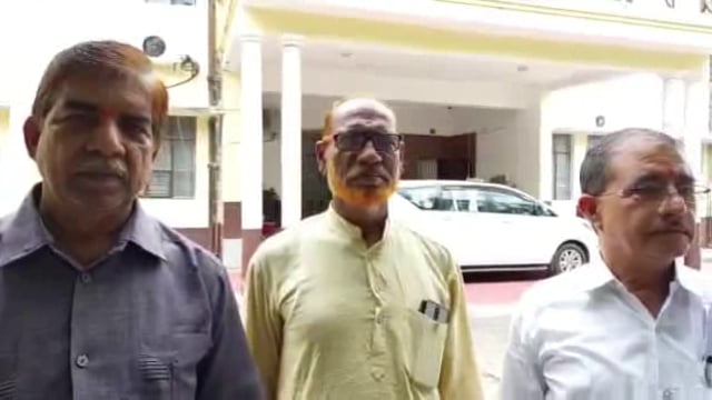 पेंशनर्स ने डीएम से की हैल्थ कार्ड बनवाने की मांग