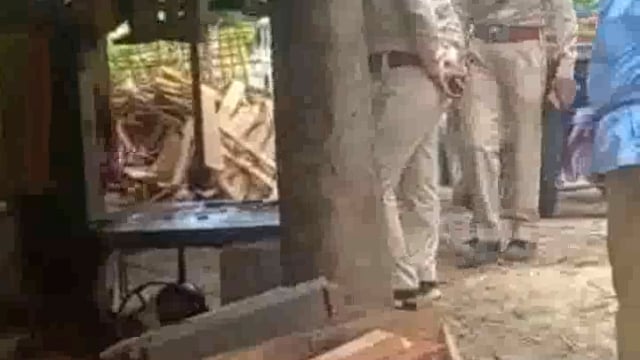 वन विभाग ने झंझारपुर में तीन आरा मशीन को किया सील, संचालकों पर प्राथमिकी दर्ज