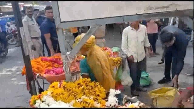 एसएसपी के दिशा निर्देश पर गोवर्धन के प्रमुख मंदिरों में डॉग स्क्वायड व LIU टीम द्वारा चलाया गया सर्च ऑपरेशन ।