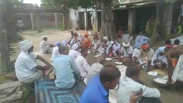 वजीरगंज के नगवा मे संत जानू दास आश्रम पर उनकी पुण्यतिथि पर सेठ श्याम नरायन गुप्ता की अगुवाई मे भंडारे का हुआ आयोजन