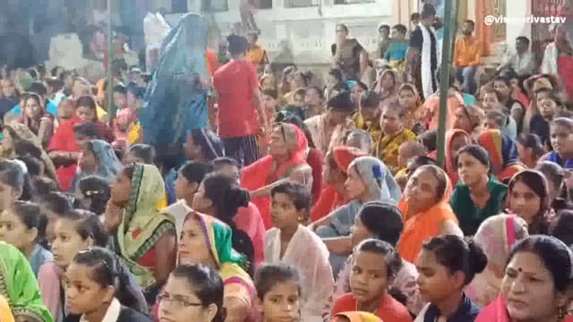 श्रीमद् भागवत कथा का हुआ आयोजन ,भक्तों की दिखी भारी भीड़