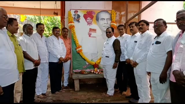 जानापूर येथे माजी आमदार राम गुंडीले यांच्या उपस्थितीत लोकशाहीर अण्णाभाऊ साठे यांची जयंती साजरी