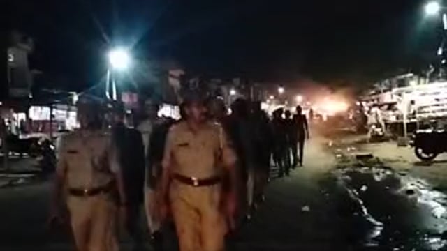 वजीरगंज थाना अध्यक्ष के नेतृत्व में पुलिस ने पैदल गस्त कर कानून व्यवस्था मजबूत करने का दिया संदेश 