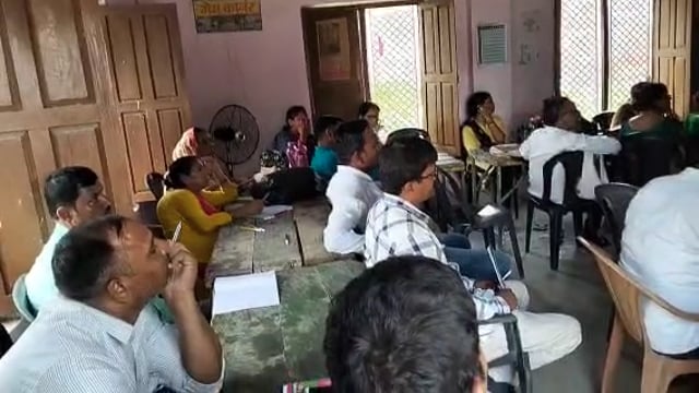 वजीरगंज के स्थानीय ब्लाक संसाधन केंद्र पर किशोर किशोरी सशक्तिकरण का तीन दिवसीय प्रशिक्षण शुरू 