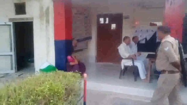 मगोर्रा के गांव फोड़र में राजस्थान आबकारी विभाग की टीम ने मारा छापा 129 क्वाटर शराब के साथ महिला को भेजा जेल ।