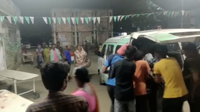 लखीसराय से सिकंदरा मुख्य मार्ग झुलौना गांव के समीप सड़क हादसे में घायल युवक पीएमसीएच पटना रेफर