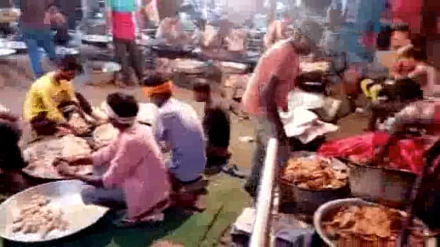 लखीमपुर खीरी (यूपी) प्रत्येक वर्ष की भांति इस बार भी मोहम्मदी स्थित हनुमान मंदिर पर विशाल भंडारे का आयोजन