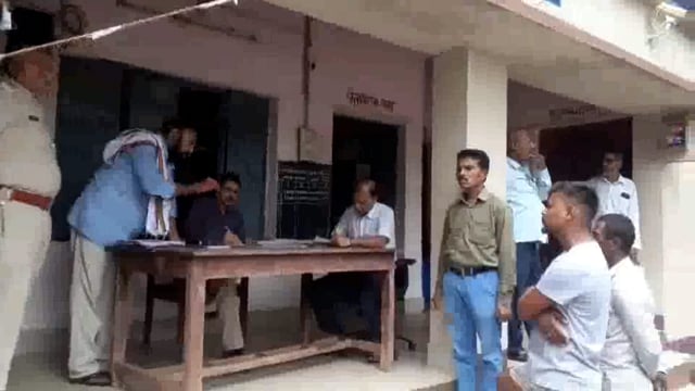 C.O कार्यकलापों की जांच को लेकर हसपुरा पहुंची जांच टीम