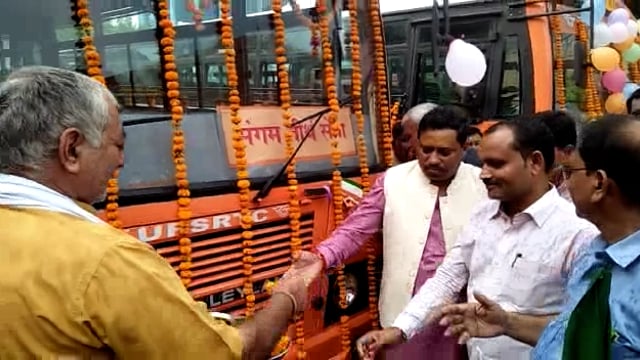 औरैया रोडवेज में दो नई बसों को किया गया शामिल, भाजपा सांसद रामशंकर कठेरिया ने दिखाई हरी झंडी