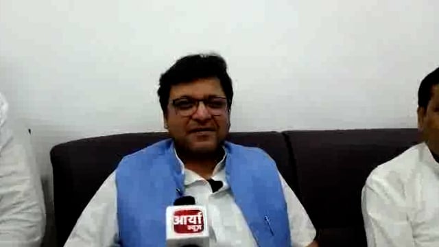 रायबरेली-प्रदेश सरकार के आबकारी विभाग के मंत्री नितिन अग्रवाल पहुंचे रायबरेली पीडब्ल्यूडी गेस्ट हाउस में किया गया स्वागत