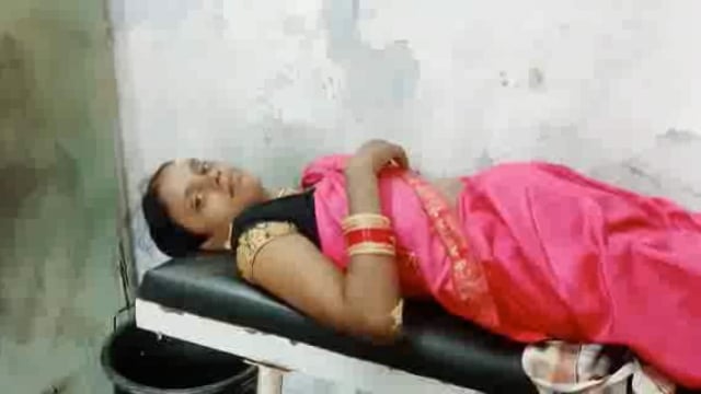 शिवगंज के समीप एनएच दो बाइक सवार महिला सड़क पर गिरकर हुई जख्मी#accident 