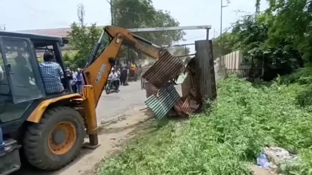 बडनेरा येथे अतिक्रमण निर्मूलनाची कार्यवाही