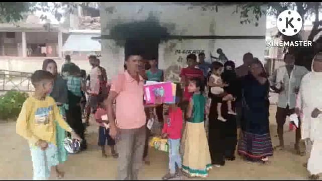 खुर्द मऊ गांव में आंगनबाड़ी केंद्र पर बाल विकास पुष्टाहार द्वारा किया जा रहा है घटिया राशन का वितरण 