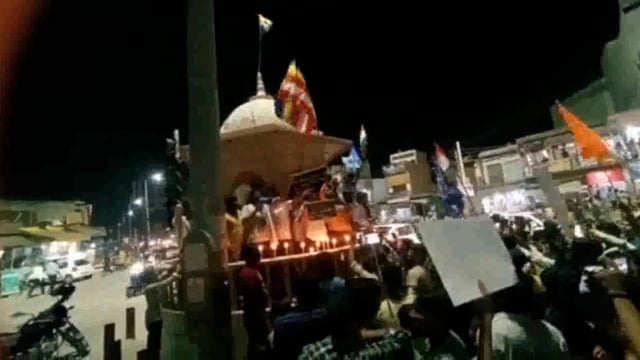 मथुरा की लक्ष्मी नगर में राजस्थान के दलित छात्र की अध्यापक द्वारा पीट-पीट कर हत्या करने के मामले में कैंडल मार्च निकाला 