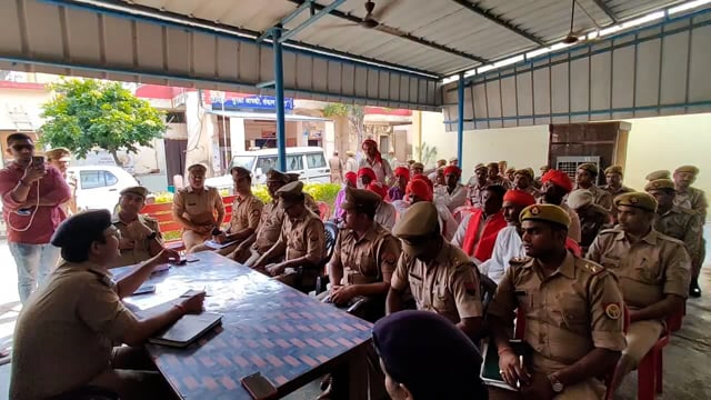 

क्षेत्राधिकारी छाता द्वारा थाना कोसीकला का अर्धवार्षिक निरीक्षण 