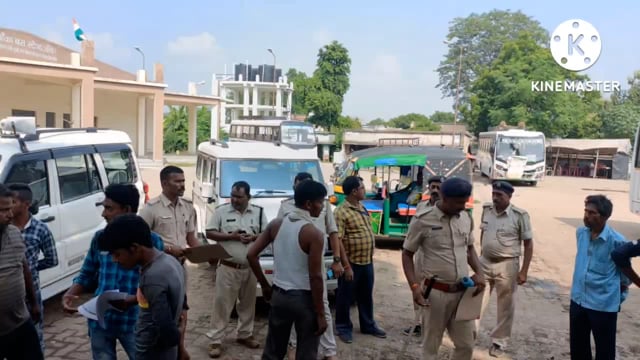 यात्री वाहन द्वारा यात्रियों से अधिक भाड़ा वसूली करने के खिलाफ चला प्रशासन का डंडा