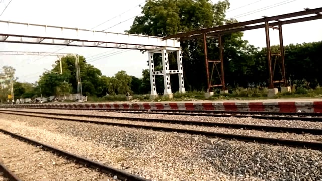 सोनई रेलवे स्टेशन पर फुट ओवरब्रिज निर्माण कार्य में तेजी।