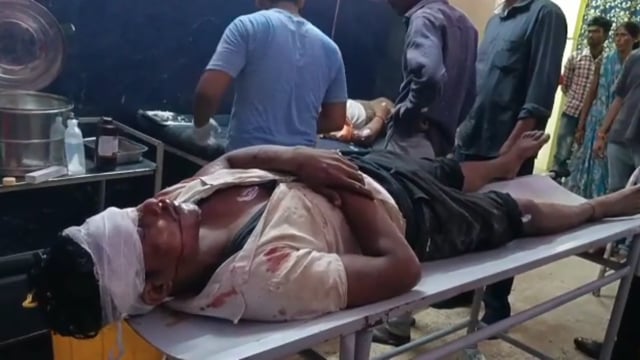 अनियंत्रित बाइक पुलिया से टकराई दो युवक गंभीर रूप से घायल