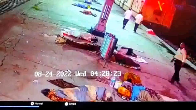 मथुरा रेलवे स्टेशन से 7 माह के बच्चा चोरी होने का जीआरपी ने किया सीसीटीवी फुटेज सोशल मीडिया पर वायरल सहयोग की अपील की