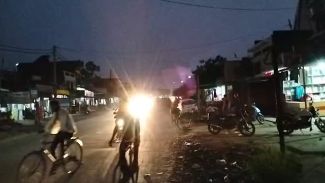 वजीरगंज थाना अध्यक्ष के नेतृत्व में पुलिस ने पैदल गस्त कर कानून व्यवस्था मजबूत करने का दिया संदेश 