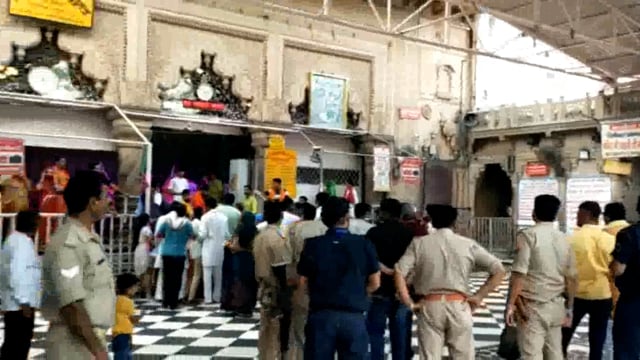 राधारानी मंदिर के सेवायतों में सेवा को लेकर हुआ विवाद , मन्दिर पर पुलिस बल किया गया तैनात , 