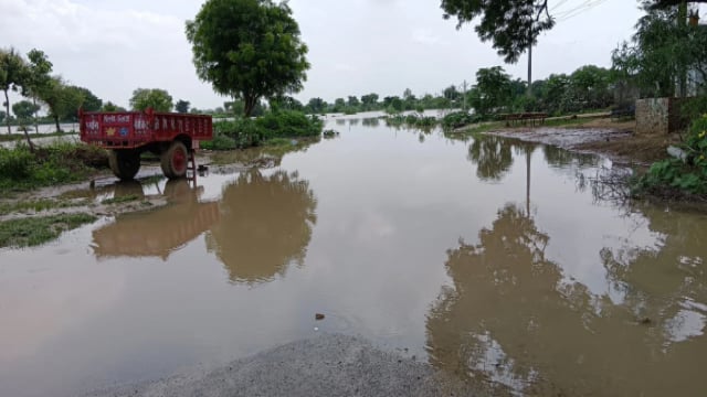 यमुना बड़ी में आई बाढ़ से जालौन जिले से संपर्क कटा