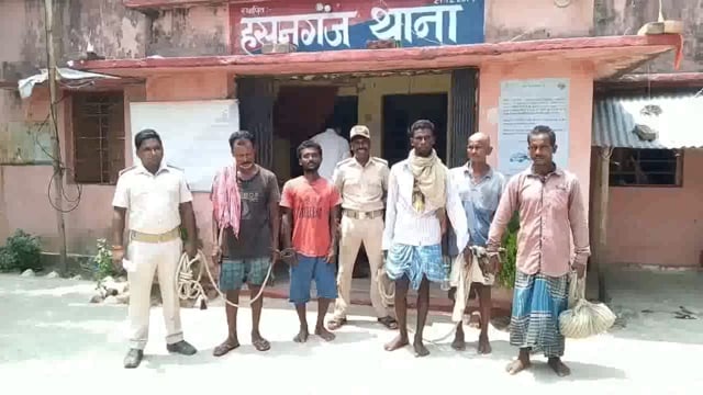 पुलिस ने छापेमारी अभियान चलाकर अलग-अलग जगहों से पांच शराबी को गिरफ्तार कर, भेजा जेल