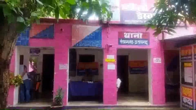 अज्ञात युवती का शव नहर के किनारे झाड़ियों मे मिला, नहर नही आया पानी 15 दिनों से,
पुलिस सूचना पाकर पहुंची मौके पर
