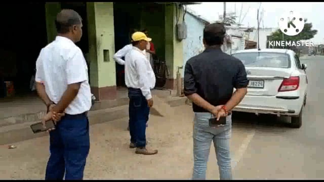 कई पदाधिकारियों द्वारा अवैध अरवा चावल कारोबारी के घर पड़ा छापा : कारोबारी घर छोड़ हुआ फरार