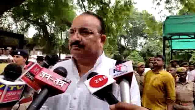 रायबरेली अनुसरण समिति की बैठक में दिनेश प्रताप सिंह राज्य मंत्री स्वतंत्र प्रभार ने दी जानकारी विकास कार्यों को लेकर।