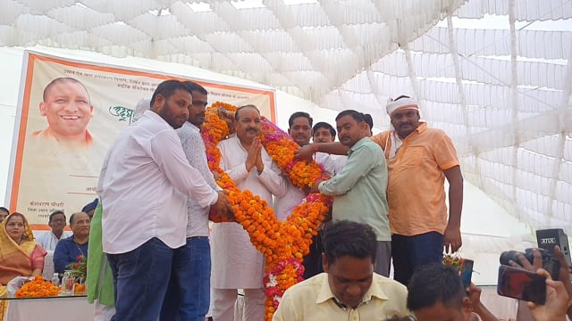 शिवगढ़ में दिनेश प्रताप सिंह ने जनसभा को किया संबोधित कई योजनाओं का किया शिलान्यास