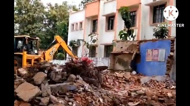 सामुदायिक स्वास्थ्य केंद्र बेलहर के स्वास्थ्य केंद्र के पुराने भवन को किया ध्वस्त, नए ढंग से बनेगा स्वास्थ्य भवन