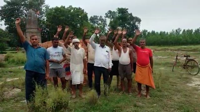 जनपद बहराइच के महसी विधानसभा ग्राम पंचायत ढकिया टंकी कार्य में घटिया मटेरियल का प्रयोग किया जा रहा