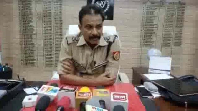रायबरेली ट्रैफिक पुलिस कर्मी के द्वारा अवैध वसूली करने के मामले में एसपी ने दिए जांच के आदेश।