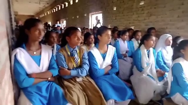 महिला जागरूकता अभियान के तहत कृष्ण पब्लिक स्कूल गौरडीह में मिश्रौलिया पुलिस द्वारा चलाया गया जागरुकता अभियान ।
