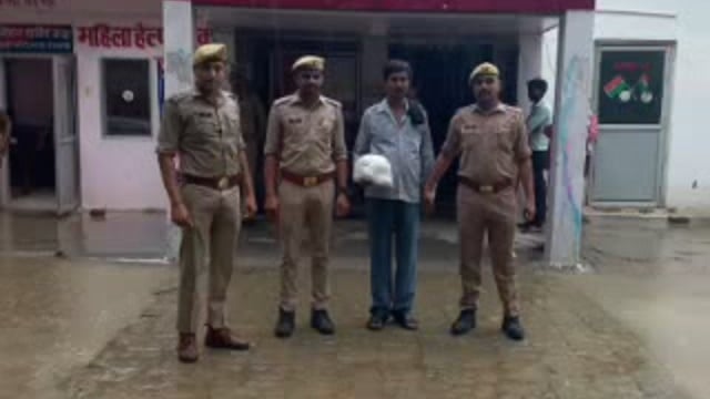 खीरों थाना पुलिस ने ग्यारह सौ ग्राम अवैध गांजे के साथ एक आरोपी को पुलिस ने किया गिरफ्तार।