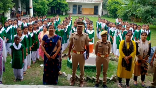 गुरसरांय राजकीय बालिका इंटर कॉलेज में मिशन शक्ति प्रोग्राम के अंतर्गत गुरसराय पुलिस द्वारा छात्राओं को किया गया जागरूक