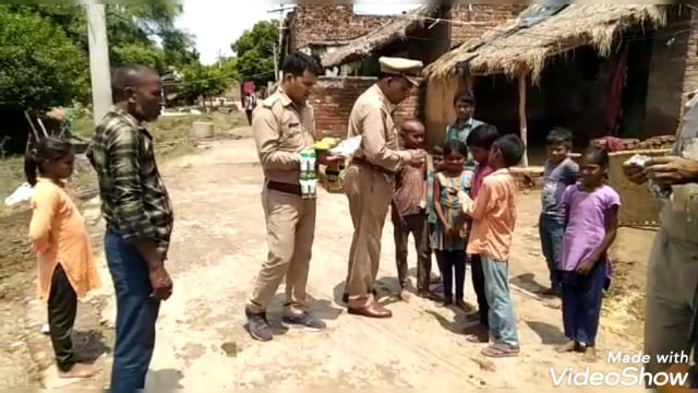 अयाना पुलिस ने बाढ़ पीड़ितों को बांटी राहत सामग्री