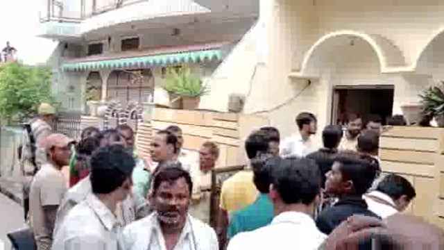 छापेमारी कर भारी मात्रा में प्रतिबंधित पॉलीथिन की बरामद