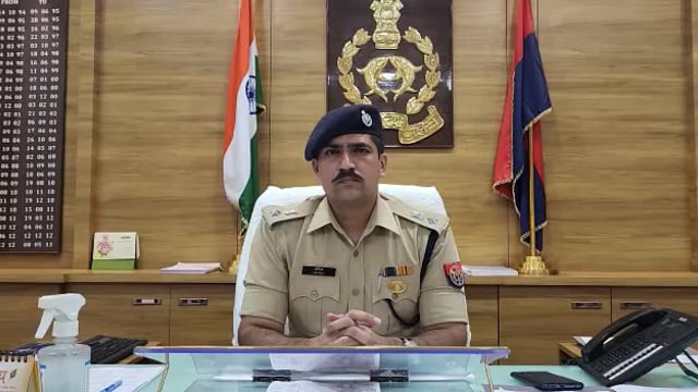 थाना शेरगढ़ में 50,000 के इनामी अभियुक्त से मुठभेड़ के संबद्ध में वरिष्ठ पुलिस अधीक्षक मथुरा ने दी जानकारी