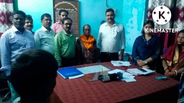 हवेली खड़गपुरअंचल कार्यालय परिषद में चतुर्थ वर्ग कर्मचारी उमा देवी को दी गई विदाई