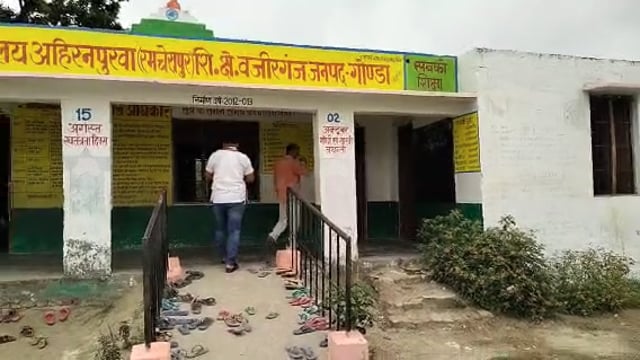 वजीरगंज के प्राथमिक विद्यालय अहिरन पुरवा रमचेरापुर में विशेष शिक्षक ने किया क्रास चेकिंग 