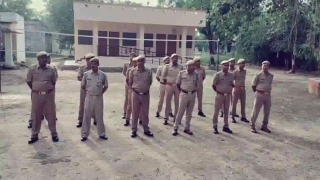 थाना परिसर मिश्रौलिया में हाजा के अधिकारी व कर्मचारी गण की उपस्थिति में परेड कराया गया संपन्न ।